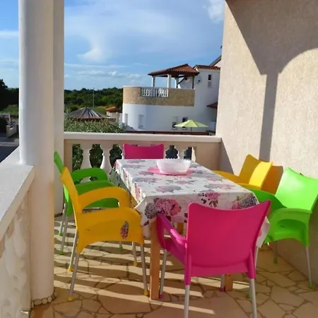 Ferienwohnung In Pula Mit Grill, Terrasse Und Garten *