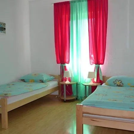 Ferienwohnung In Pula Mit Grill, Terrasse Und Garten *
