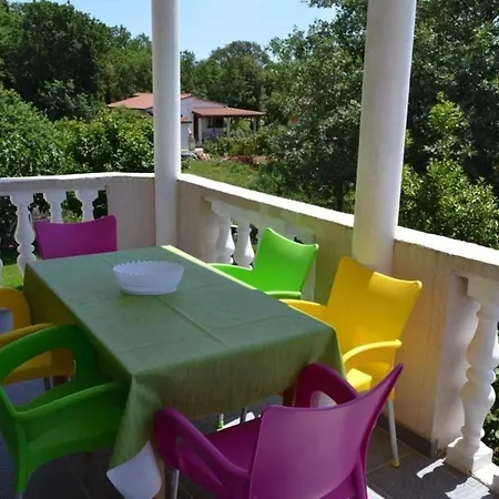 Apartment Ferienwohnung In Pula Mit Grill, Terrasse Und Garten