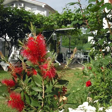 Ferienwohnung In Pula Mit Grill, Terrasse Und Garten Apartment