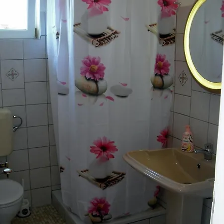 Apartment Ferienwohnung In Pula Mit Grill, Terrasse Und Garten Fazana
