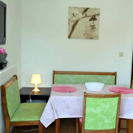 Ferienwohnung In Pula Mit Grill, Terrasse Und Garten Fazana