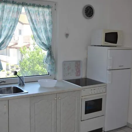 Apartment Ferienwohnung In Pula Mit Grill, Terrasse Und Garten Fazana