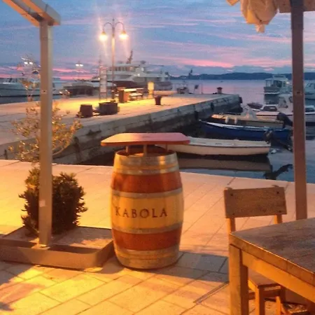 In Pula Mit Grill, Terrasse Und Garten * Fažana